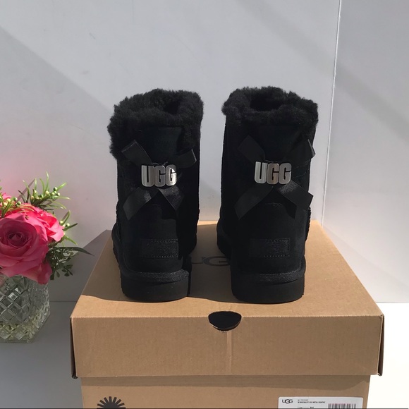 UGG Mini Bailey UGG Metal Graphic - Picture 3 of 12